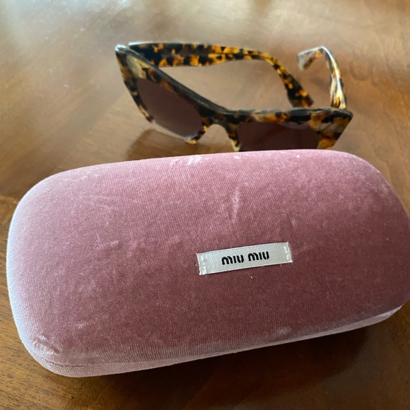 Miu Miu cat-eye sunglasses - Picture 7 of 9